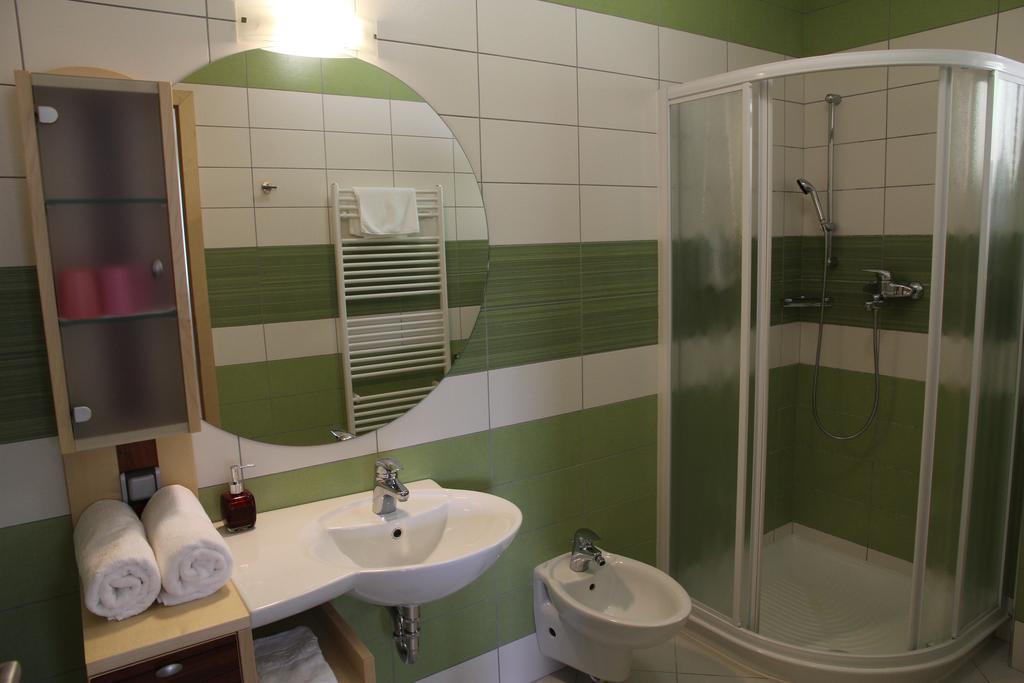 Apartments Veno Лашко Екстер'єр фото